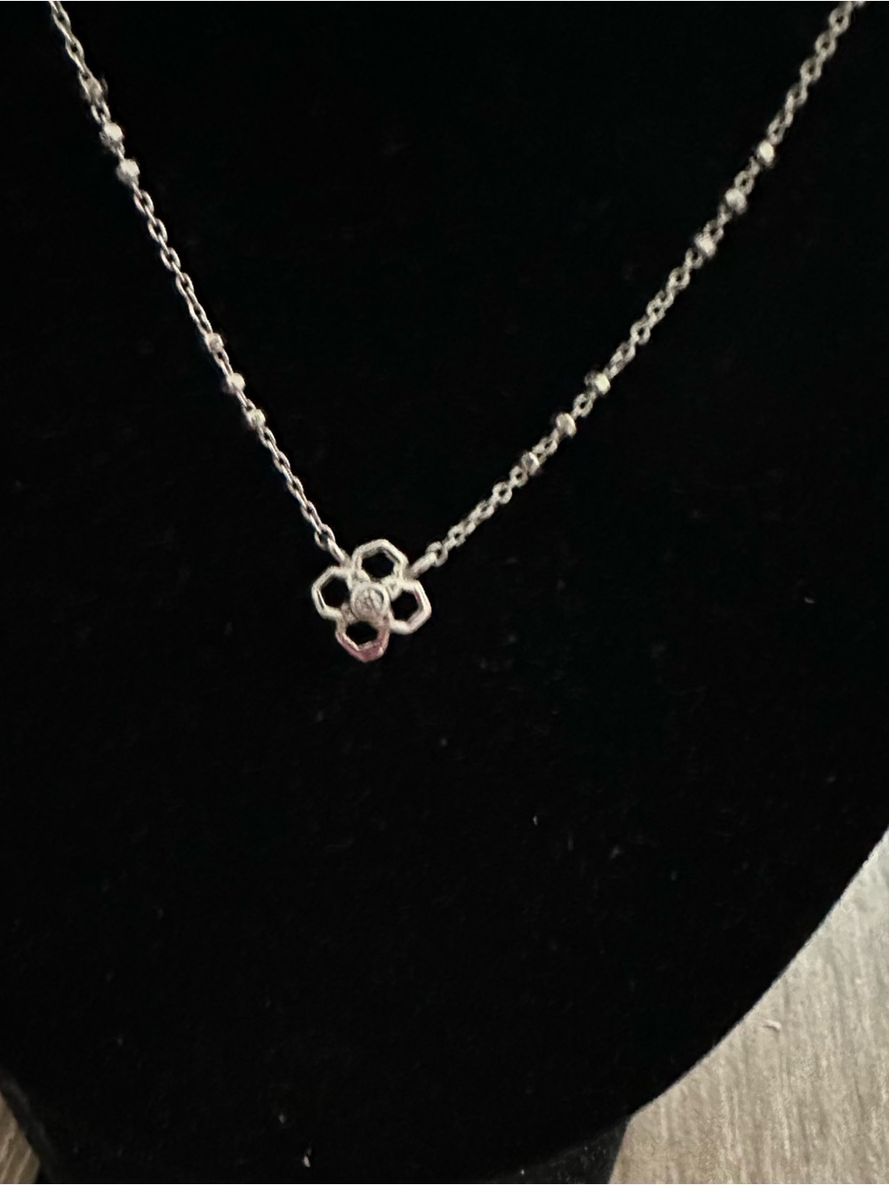 Kendra Scott Rue short Delicate Floral Pendant w/Cubic Zirconia Center - Picture 4 of 4